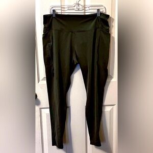 All In Motion Green Leggings Women's Size XXL Zipper Pocket EUC Olive Green